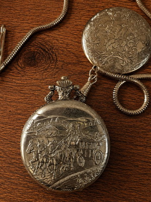 Opicin 17 Jewels Mechanic pocket watch like new, gold color