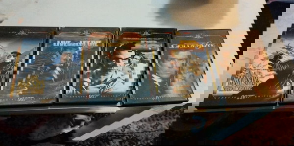 4 ταινίες dvd James Bond πακέτο DR NO GOLDEN EYE LIVE AND LET DIE ON HER MAJESTYS SECRET SERVICE