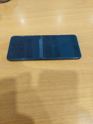 Motorola RAZR 40 Ultra μεταχειρισμένο, αναδιπλούμενο τηλέφωνο με δύο θήκες