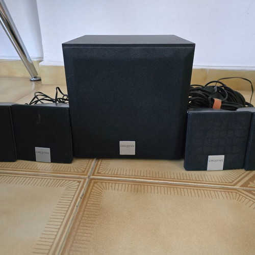 Creative Inspire 5.1 speakers used, 4 speakers with woofer