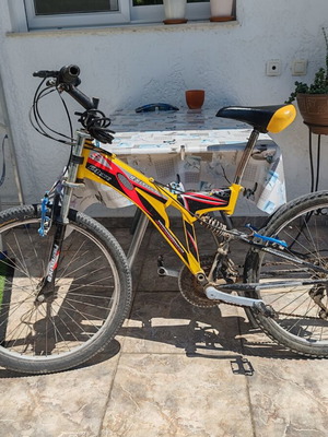 Mountain bike like new, 21 speeds, 20 inch wheels, rear suspension