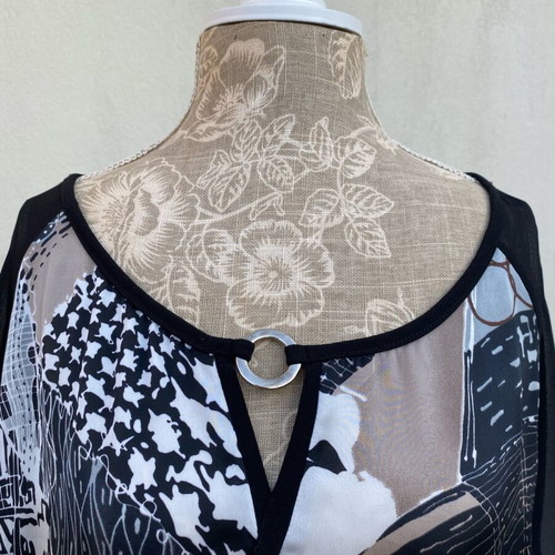 Dina blouse with unique design like new, black XXL