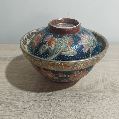 Japanese bowl with lid used, Satsuma style decoration