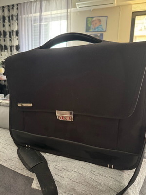 Delsey carrying bag like new with multiple compartments