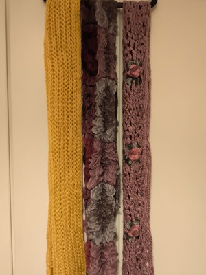 Scarves like new, set of 3 pieces