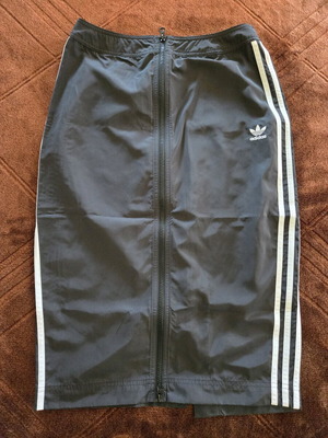 Adidas midi φούστα καινούργιο, μαύρο με φερμουάρ