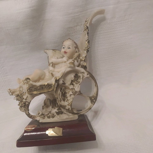 Decorative figures like new, Italian porcelain with wooden base