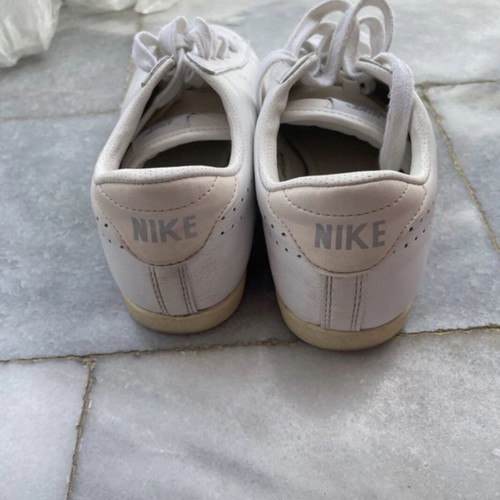 Nike leather athletic shoes used, size 36.5, white