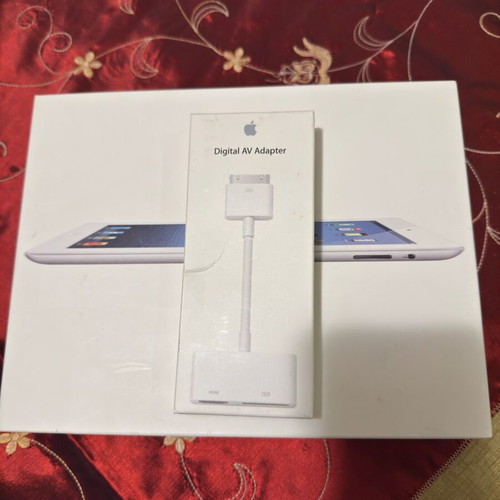 iPad 3 model A1416, 16GB, Wi-Fi with Apple Digital AV Adapter