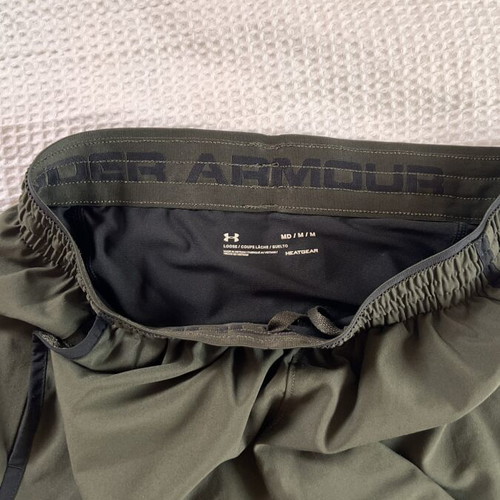 Under Armor shorts with integrated leggings medium like new, khaki