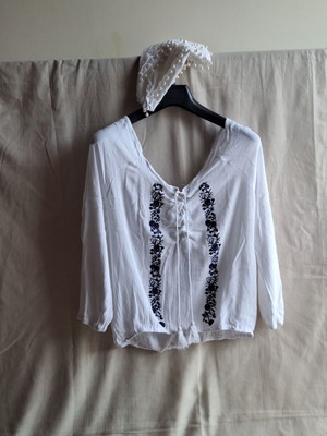 Surf Gypsy Medium Boho Peasant λευκό τοπ με κέντημα και φούντες σαν καινούργιο