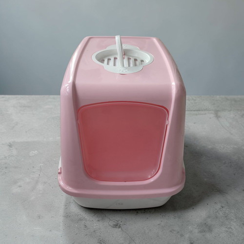 Closed cat litter box new with door and handle