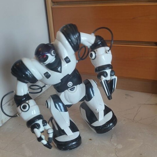 Robosapien robot used, functional without remote control