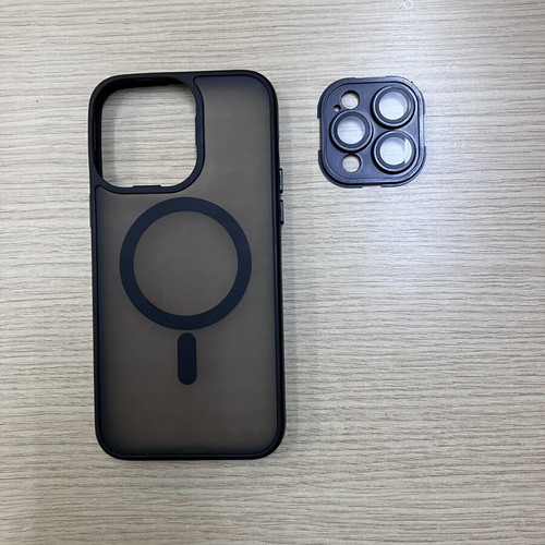 iPhone 14 Pro Max case with removable lens protection