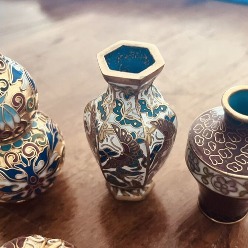 Cloisonné 6 miniature Chinese vases like new, unique designs