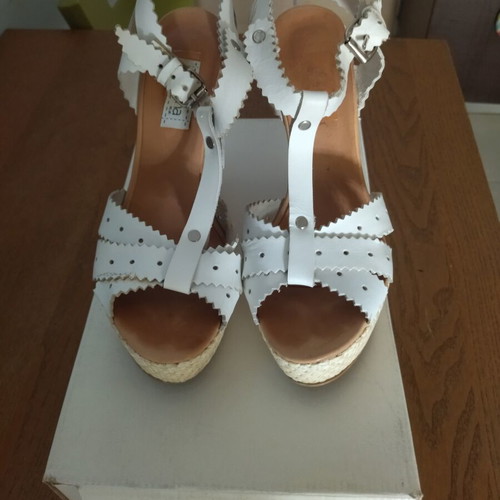 Pargiana leather platform sandals size 39 like new, white beige
