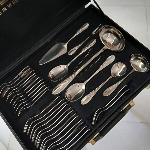 SBS Solingen 70-piece stainless steel cutlery set in case
