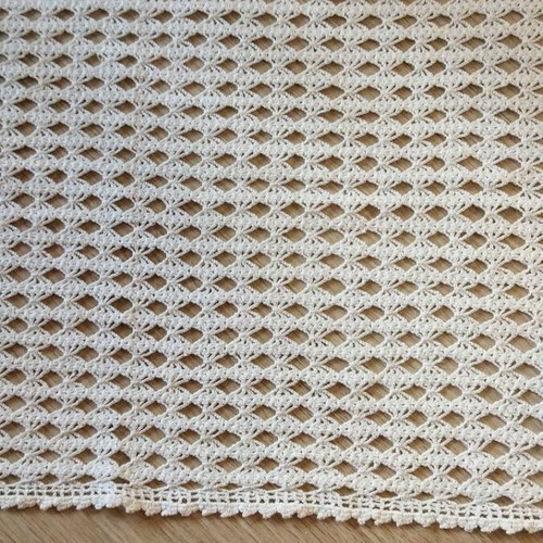 Table runner like new 65*31