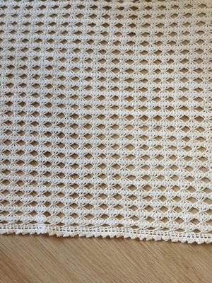 Table runner like new 65*31