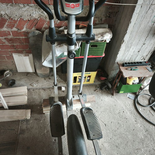 Elliptical machine slightly used, screen not working