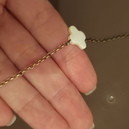 Long necklace with gold chain and white decorations new