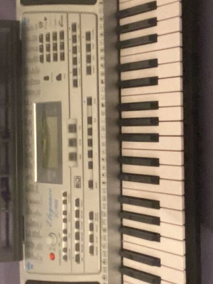 Electric piano like new with tripod and case