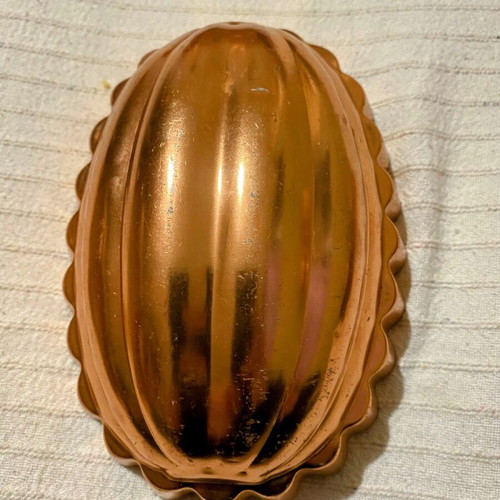 Vintage copper oval mold scallop used, decorative kitchen piece