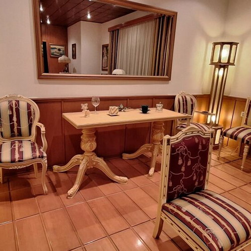 Handmade dining table with 4 chairs like new, neoclassical baroque style