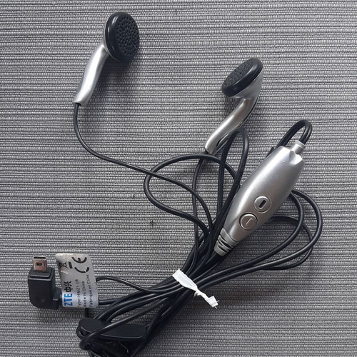 ZTE HMZ1-U8 vintage mobile headphones like new