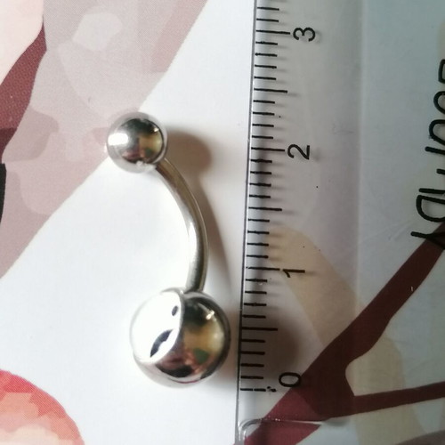 Navel piercing made of surgical steel and the Yin Yang