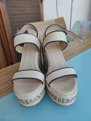 Tommy Hilfiger platform sandals size 39 like new, beige and blue