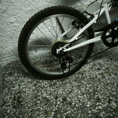 Children's bicycle with suspension like new