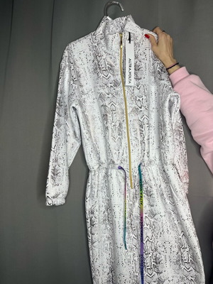 Altra Voltra sports suit new, animal print with gold details, size M-L