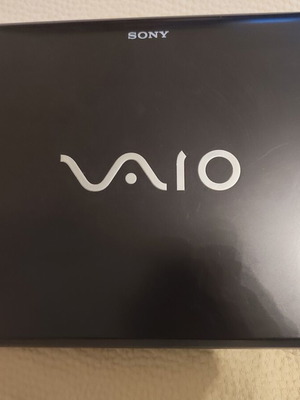 Sony VAIO 16.4" laptop PCG-81112M Intel Core i7 8GB RAM Windows 7