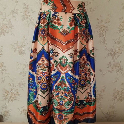 Ethnic skirt like new, synthetic satin fabric, size M/L