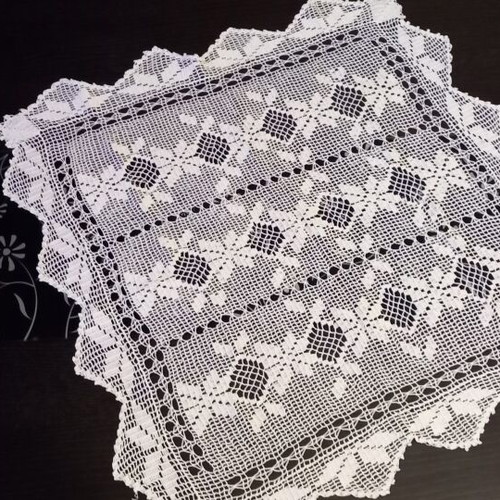 Handmade crochet table linens set of 2 like new