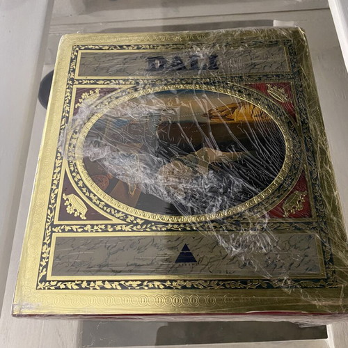 Dali deluxe edition book like new, Harry N. Abrams