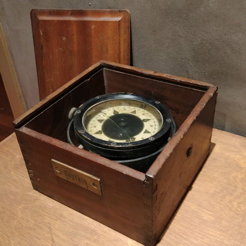 Gyroscopic nautical compass used CH. Bianchetti in wooden case
