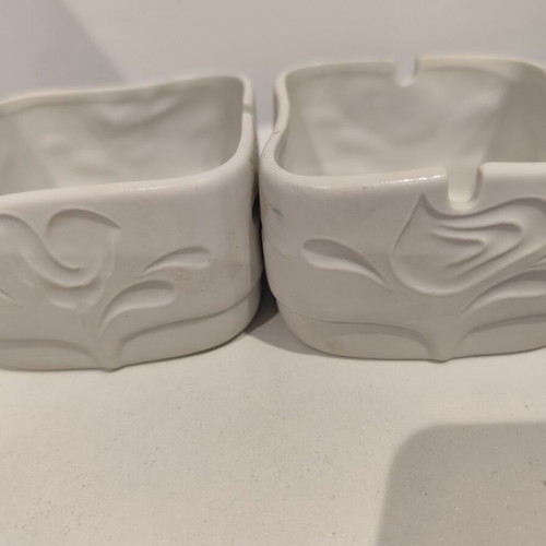 White ceramic vase with two square ashtrays, embossed design