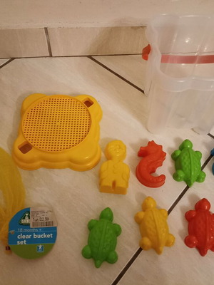 ELC Beach Bucket Set like new, from 18 months