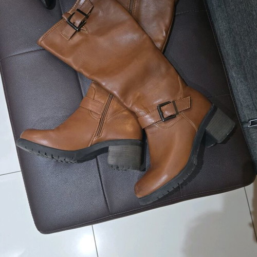 Brown boots like new, soft with low heel, size 38