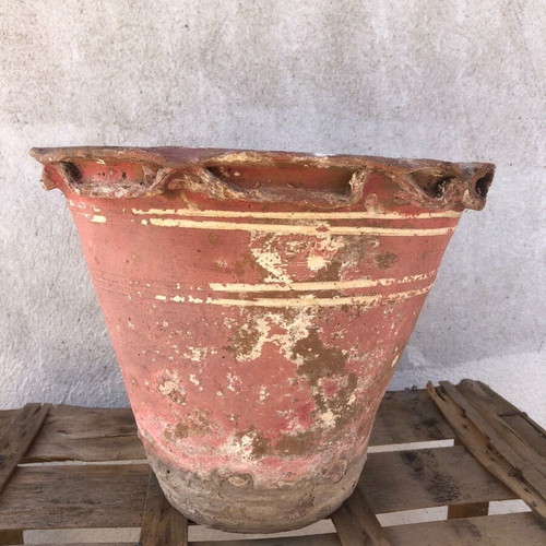 Terracotta flower pots used, set of two with double-lipped rim