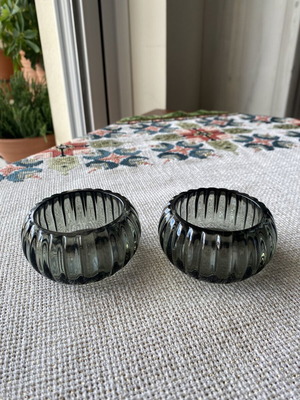 Glass candle holders set with 2 tealights like new