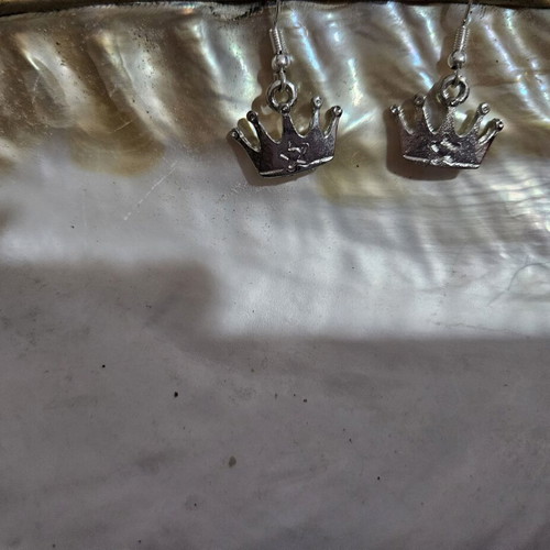 Crown earrings new, silver color