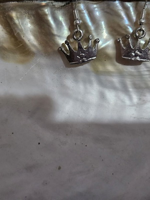 Crown earrings new, silver color