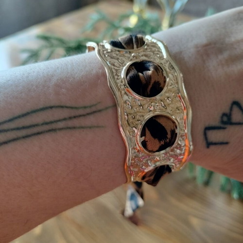 Bracelet handcuff with leopard ribbon new