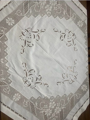 Handmade tablecloth new with 2 matching napkins 1.00x1.00