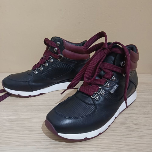Pikolinos leather ankle boots like new, size 39, black and red