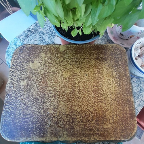 Vintage decorative tray used with Florentine style and embossed design