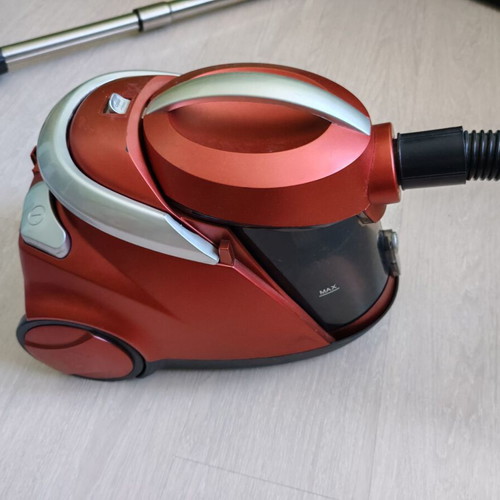 Sang JC601 vacuum cleaner used with Xavax brush